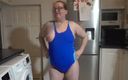 Horny vixen: Sexy blauer badeanzug