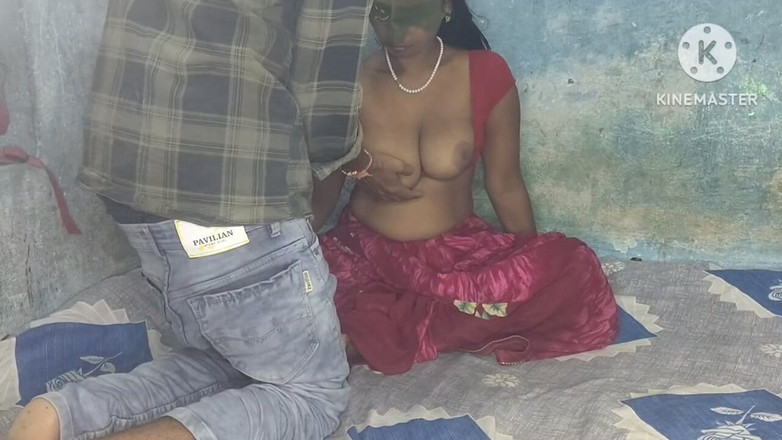Mkbgp7481: Indická Desi Red Sari Wali Bhabhi byla od chlapců z...