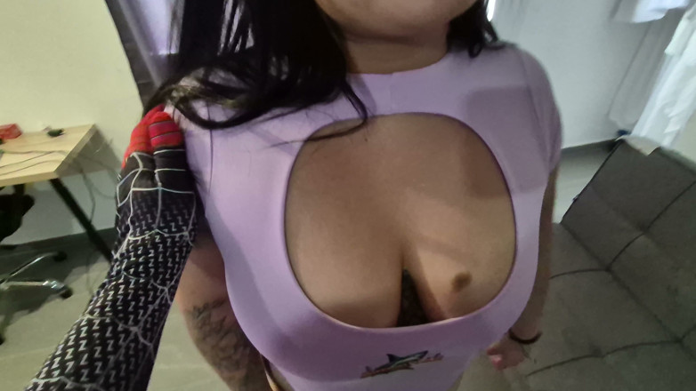 Hot Latina TV: 선불 서비스는 콘돔 없이 성관계를 할 수 있고 추가 요금도 부과하지 않습니다