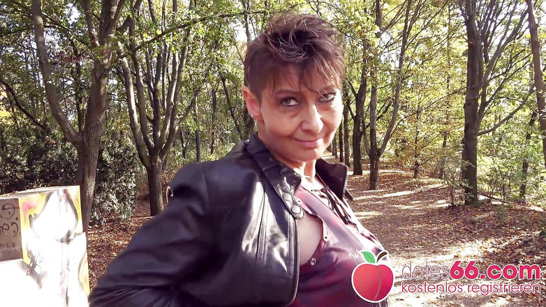 Dates66: MILF Jerman hodoh dikongkek oleh orang asing rawak!