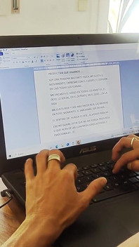Freeuse: daktilo ve sikiş