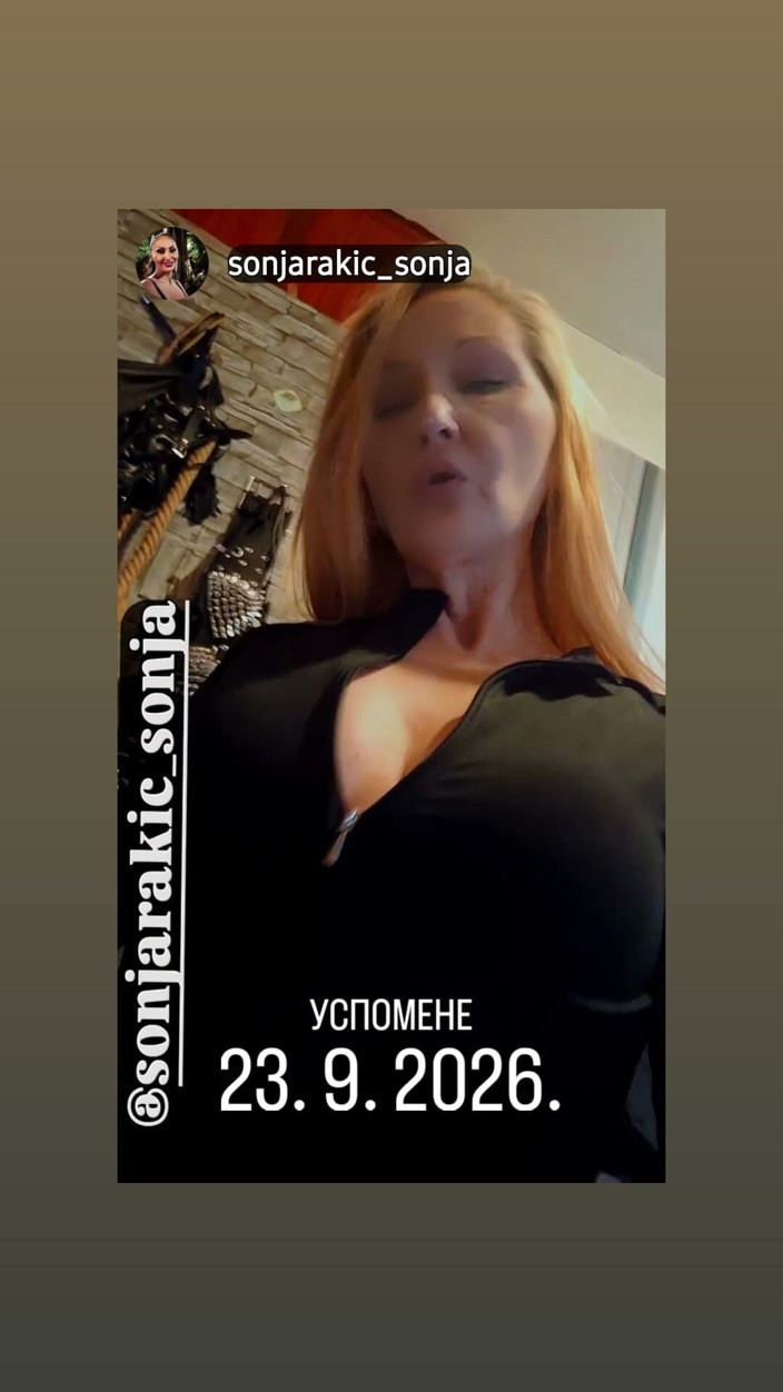 Dominatrix Redsonyja: Танцует