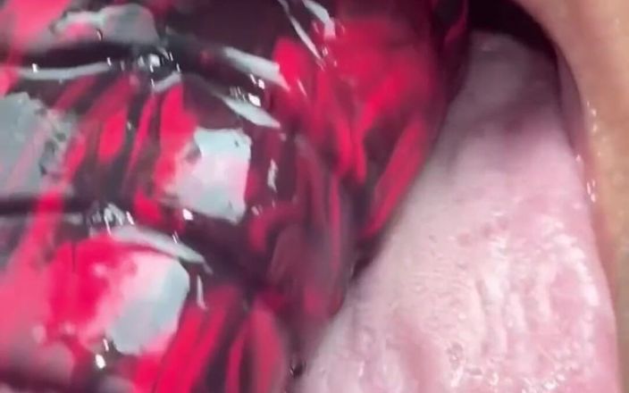 theunholychi: 뒷좌석에서 빨아주는 단정치 못한 딜도