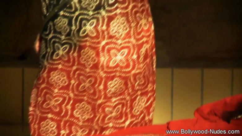 Bollywood Nudes: 女の神秘的なエロ本性