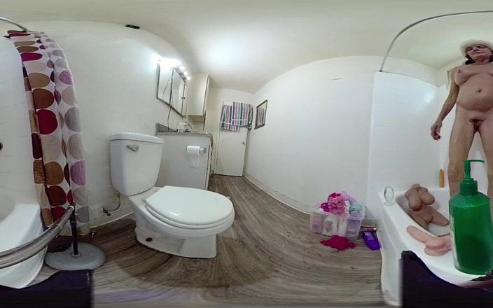Lizzy Yum: Lizzy yum VR giugno 2025 masturbazione dilatando il bagno amatoriale al...
