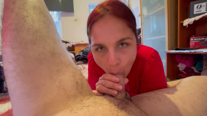 Ionut899: स्कूल से पहले सौतेली बेटी मुझे पकड़ने के लिए एक मुख-मैथुन देती है