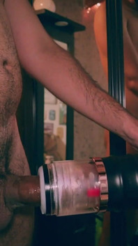 Büyük sünnetsiz yarak latin camilo brown sikişiyor fleshlight büyük bir döl çekiyor ve kendi dölünü yiyor