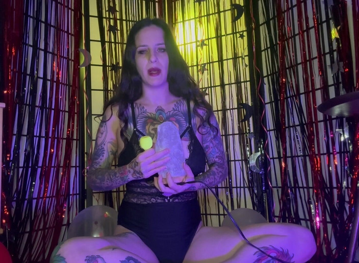 Elli X Raven: Milikan hantu solo bertukar badan