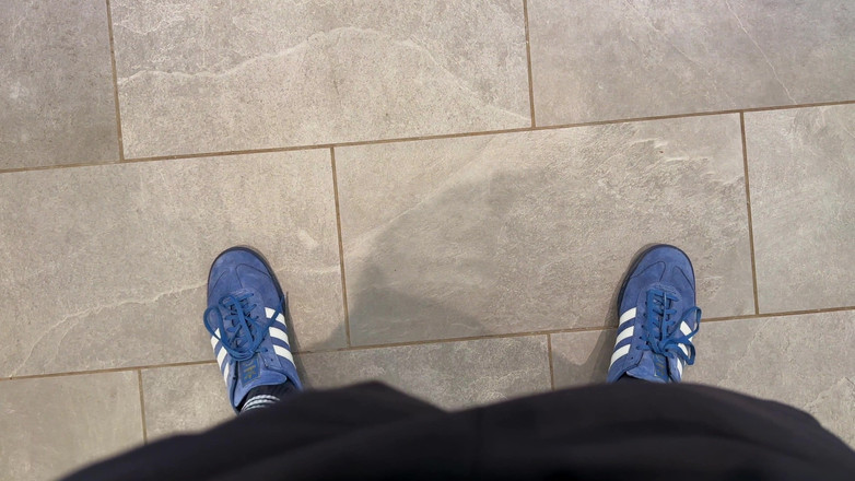 NakedFoxx: Můj kamarád sledoval, jak si honím a stříkám v rušném...