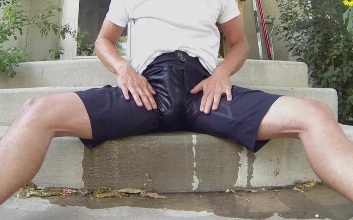 Lapetus: Pissing in my black shorts and cumming in my shirt
