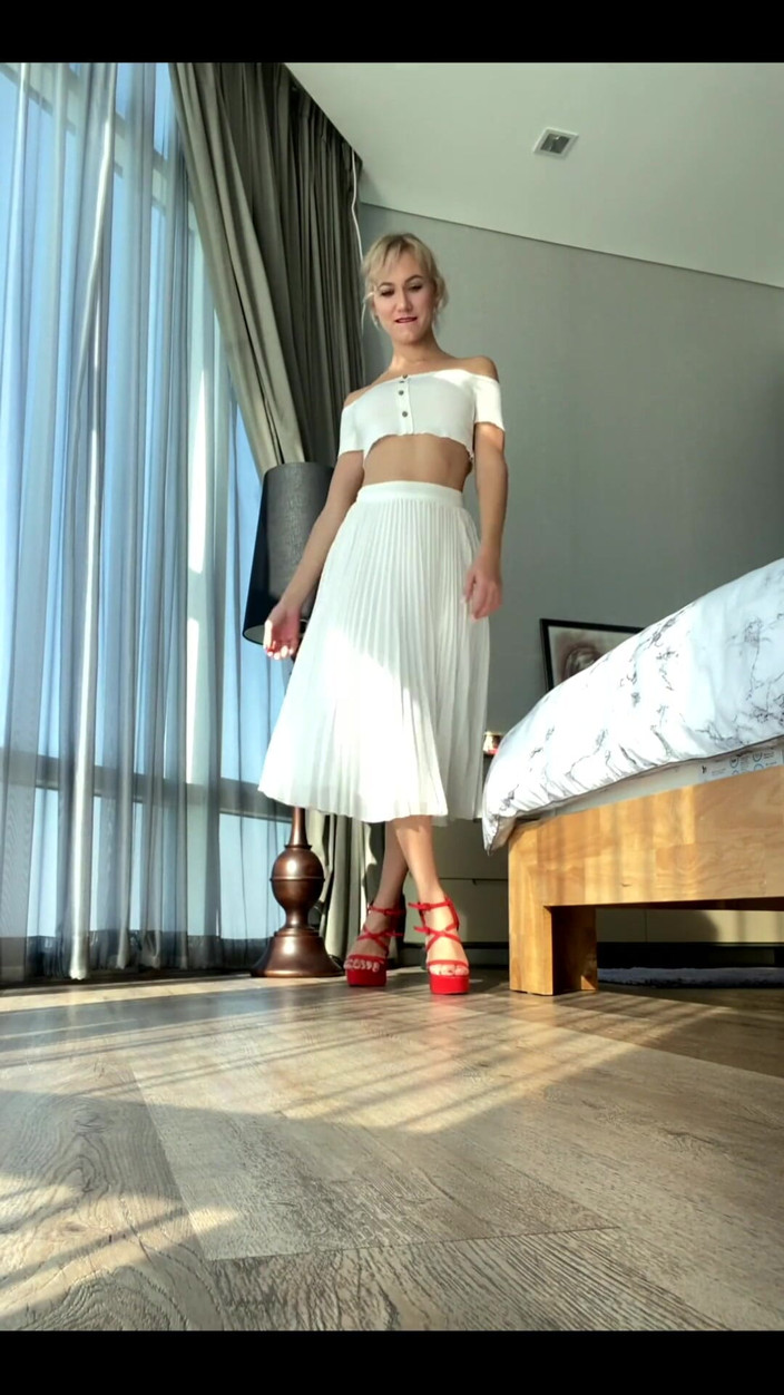 Angel The Dreamgirl: Do You Like the Skirt?