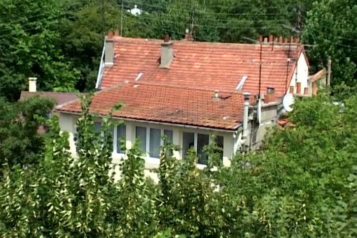 Filles Francaises: 法国红发妓女在屋顶上性交