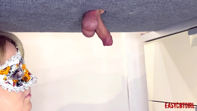 AnnyCandyPainboy: Paní boxuje ve svých otrokových koulích easycbtgirl