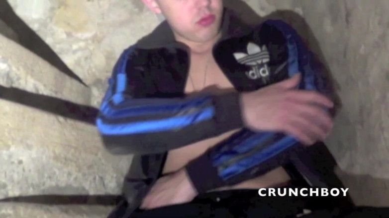 Sneaker gay: Matt Kenedy zerżnięty przez Araba z dominacją trampkarzy