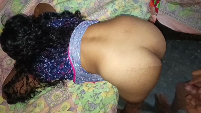 Savita5343: Soția sexy este disperată după sex dur