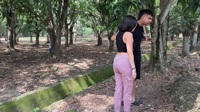 ManuelaAlvarez: Gemidos na Floresta: Vi um casal se esforçando ao ar...