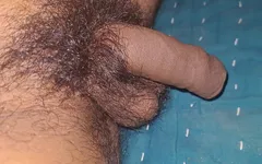 내 여친의 귀여운 질에 큰 자지를 넣고 있어