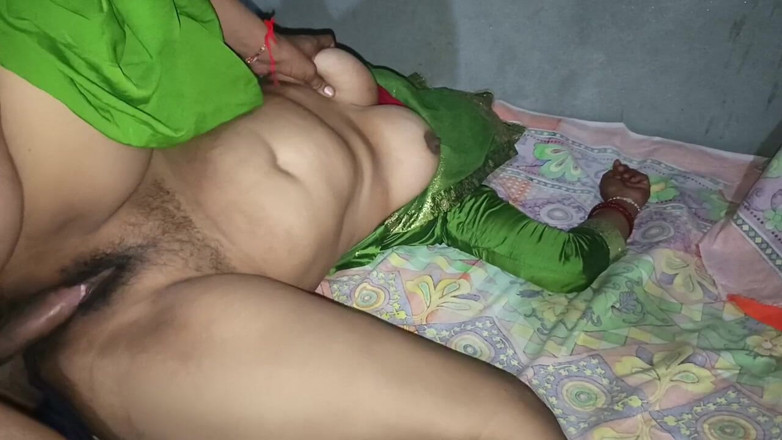Kavita69: Omg Mein Freund Bestraft Meine College-nachbarin, Indem Sie Ihr Hindi-audio...