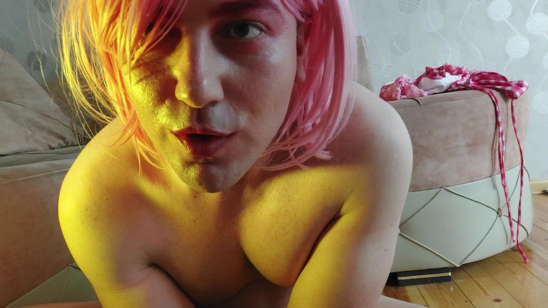 Kitty_Cross: Bootylicious rondingen glinsteren, hakken klikken, olie druipt als verlangen