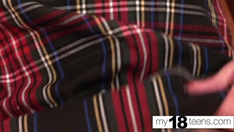 My 18 Teens: My18teens - 女の子がタイトな猫を自慰行為する-アマチュアソロ