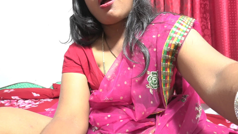 Mumbai Ashu: An Indian Bhabhi Made Herself Squirt
