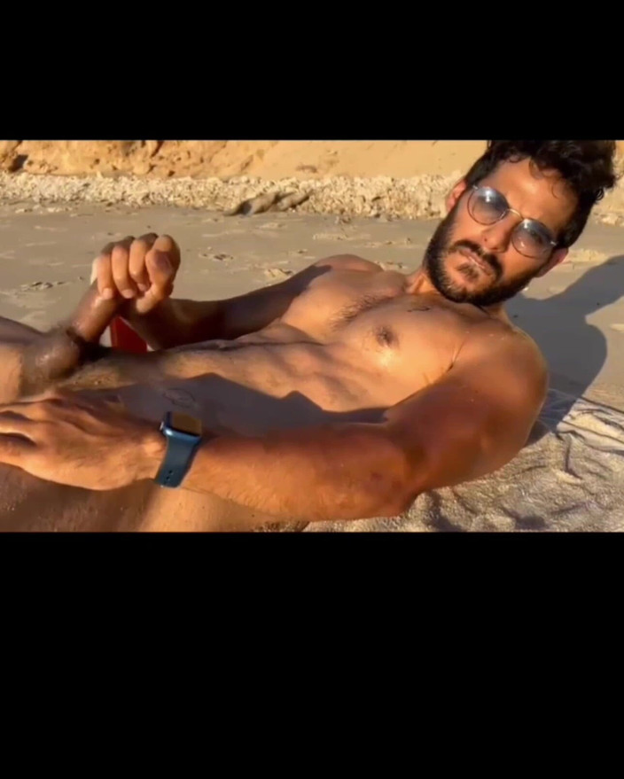 Grayalpha: Modelo na praia