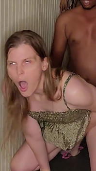 Fucked Against the Wall w mojej casualowej sukience