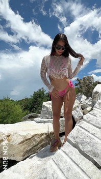 Awek cantik dan sangat panas berkelip oleh keseronokan saya