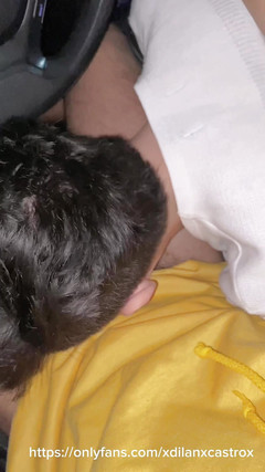 Dilan Castro: Cestovní mladý student saje vdaného hetero ptáka uber řidiče v autě...