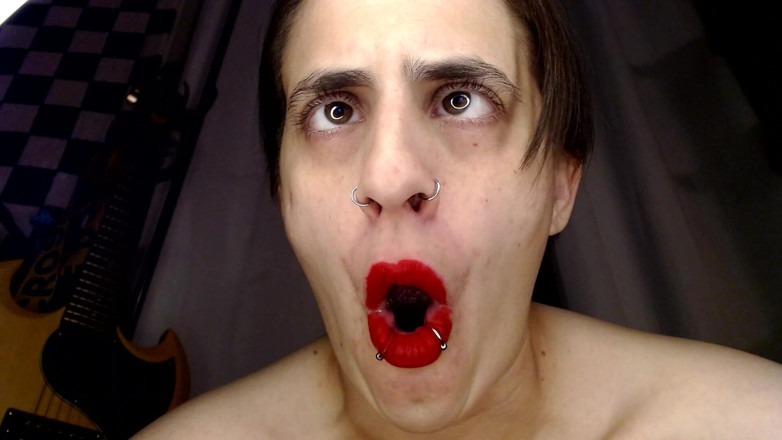 Abby Anna: Blow up Doll Red Lipstick