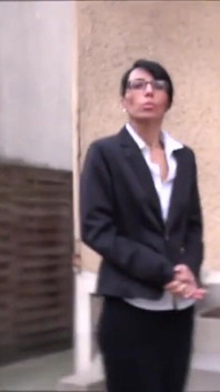 Così bella milf l'agente immobiliare viene sbattuta e sborrata in faccia per vendere più velocemente