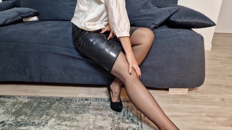 Wanilianna: Big inflatable dildo in my muff again