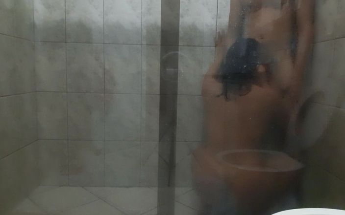 Crazy desire: Parte 2: Sexo en el baño con una pareja - gran culo...