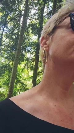 Quer chupar um bom pau na floresta