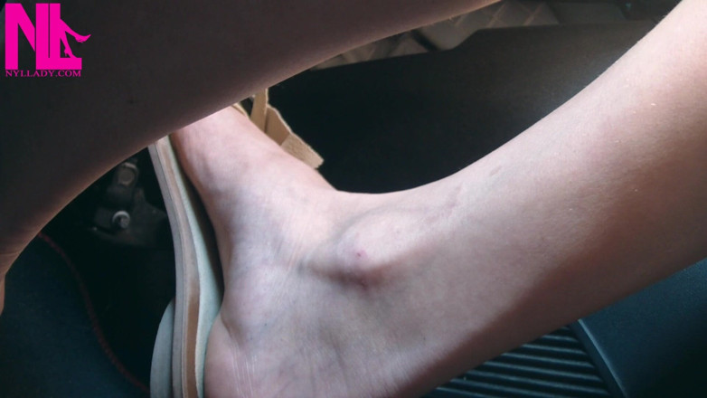 Nyllady: Crazy Barefoot Pedal Pumping on High Way