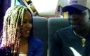 Black Jass: La pelosa ebano viene scopata analmente nell&amp;#039;autobus