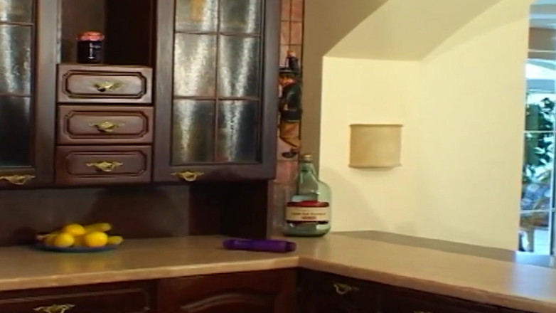 SEXUAL SIN: Экстремальные изгибы, сцена 1 - зрелая женщина с большой задницей наслаждается своей менее опытной соседкой