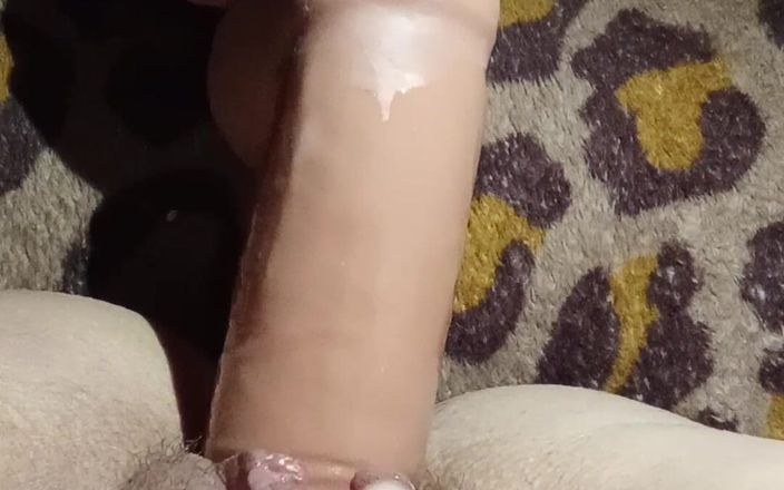 AgathhaA: Vibrator, jucării noi pentru plăceri