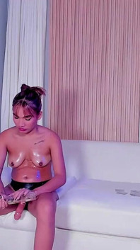 ディルドと大量の唾液を使ったレズビアンセックス