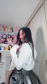 라티나 선생님이 해부학 수업을 가르치는 시점 가슴과 엉덩이가 있다