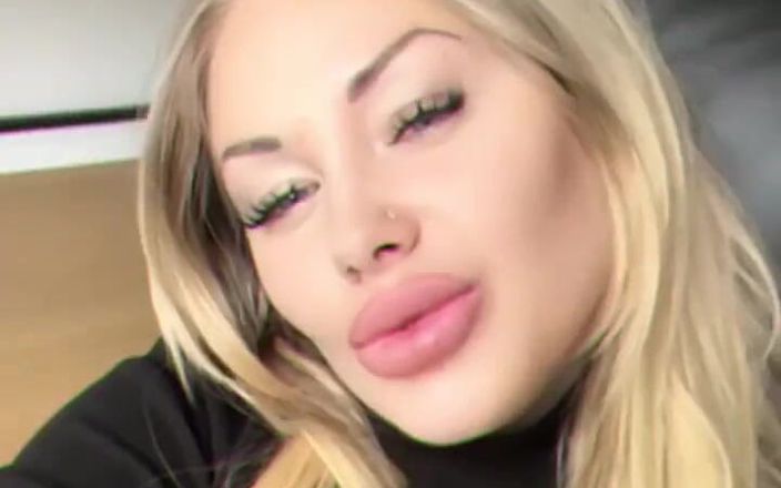 Goddess Misha Goldy: L'umore. Dea