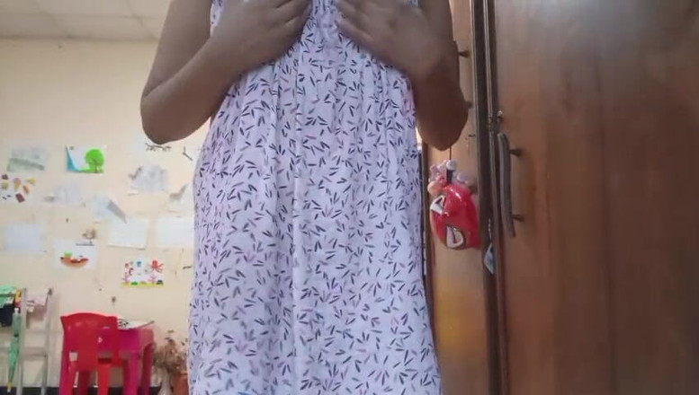 Anne White: भारतीय लड़की डिल्डो एशियाई एकल चुदाई के साथ हस्तमैथुन कर रही है