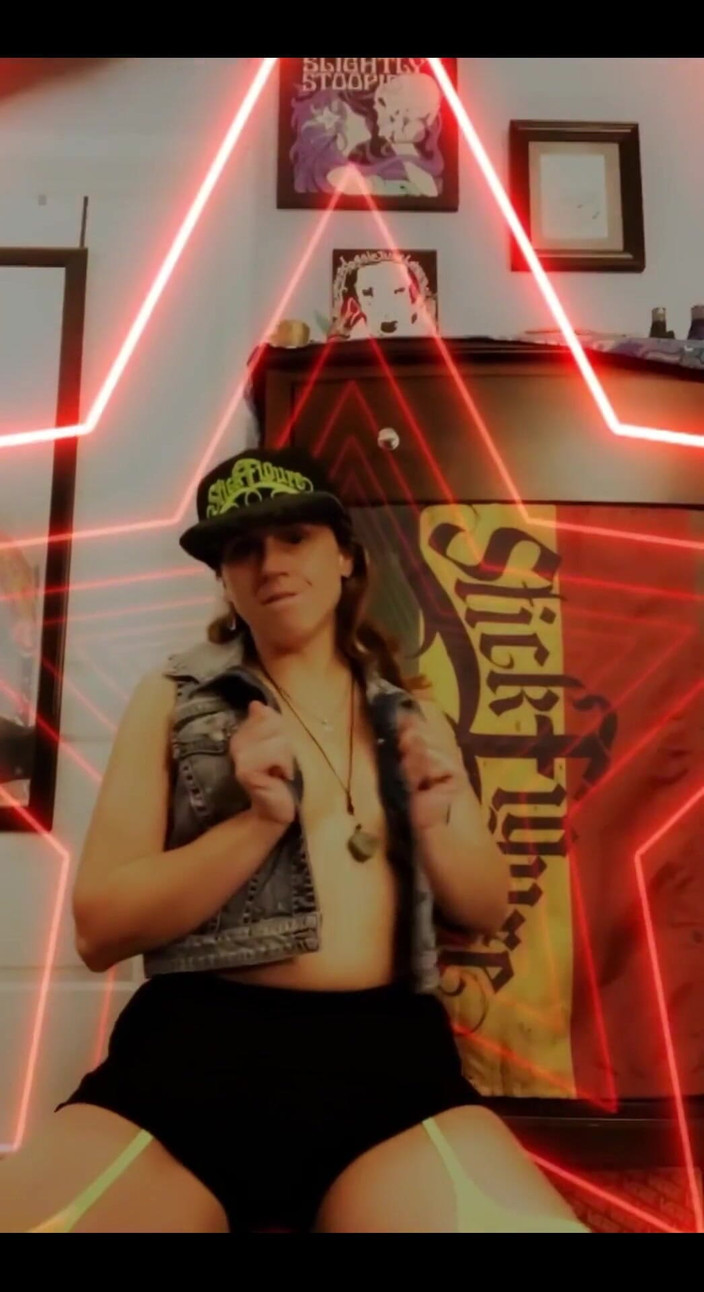 Suzy Wylde: 3704772852.mp4