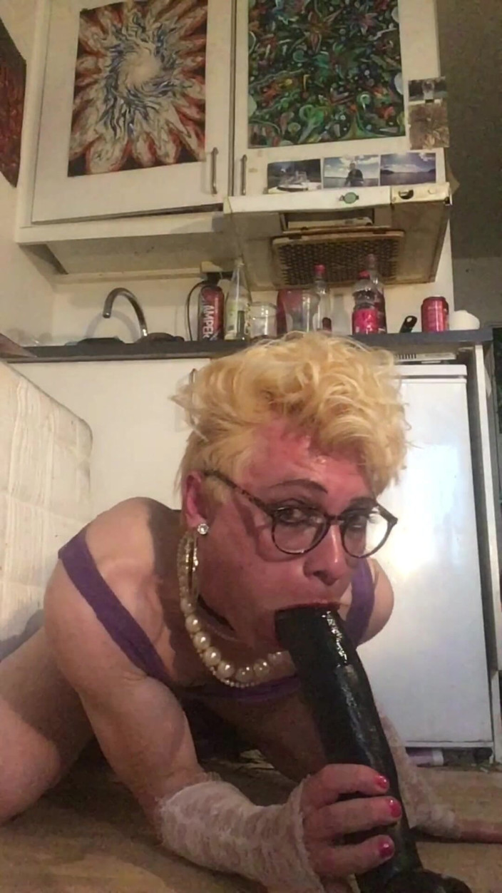 Sissy Cindy Slut: Magrinha loira whiteboi cadela jes exposta