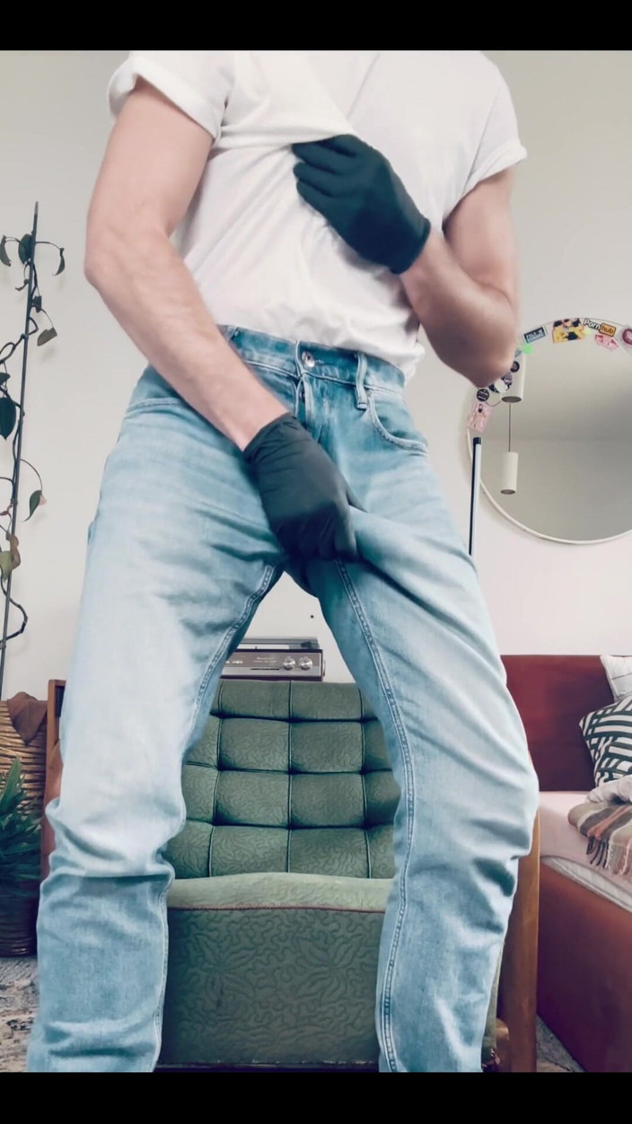 BohemianBoy: Latex på mina händer, läder på mina fötter
