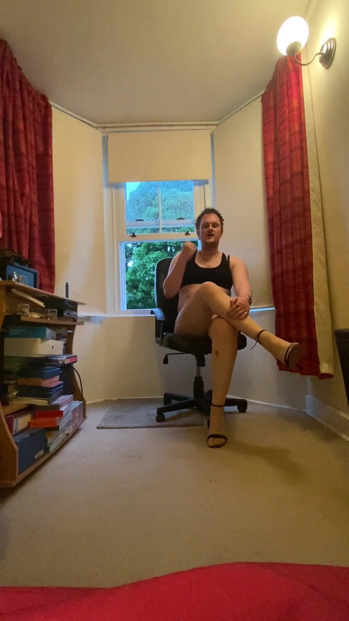 Ava Maxwell: Tan stockings में हिलाने के निर्देश 