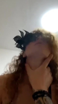 Nový oblečení a maska pro mé kalhotky