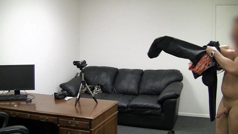 Backroom Casting Couch: Lexi kanepede