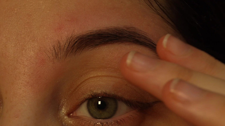 AmayaMori: Ho intenzione di strappare le mie sopracciglia extra vicino con...