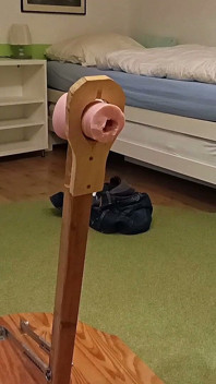 Штучна пизда стоїть на траху, мастурбація